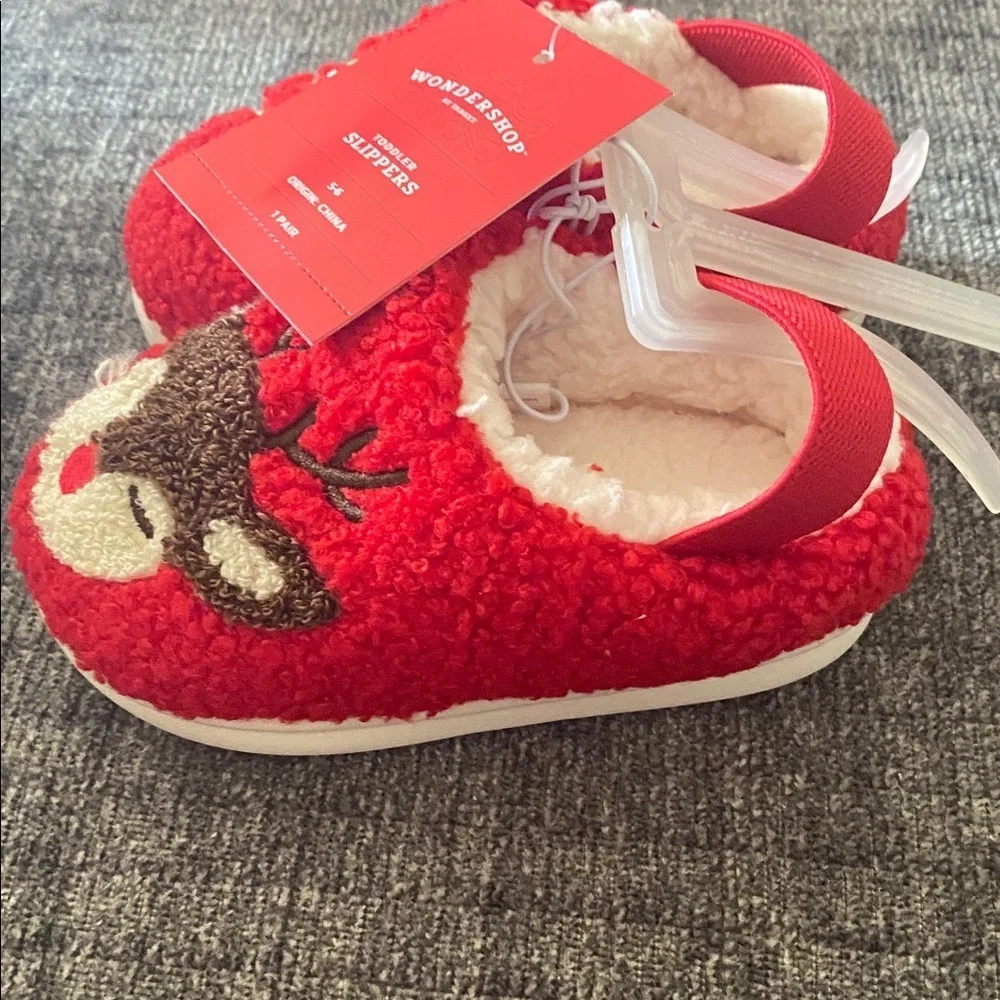 Wondershop Red Cabin Crew Slippers with Reindeer Design. Size 5-6